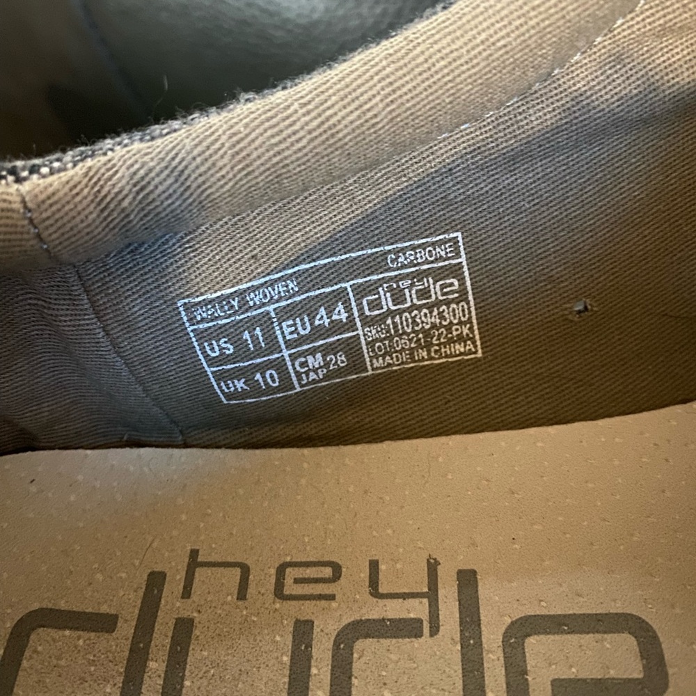 Dude men’s shoes never worn they didn’t fit him size 11